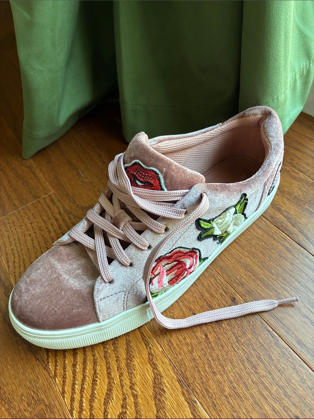 Madden Girl Pink Velvet Floral Patch Low-Top Sneakers